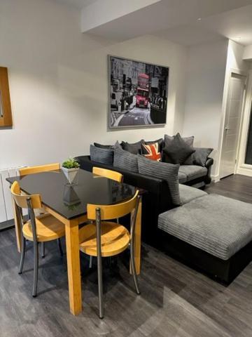 Stunning Flat With Parking Free Near Sutton Station Apartman Cheam Kültér fotó