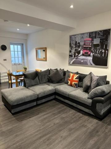 Stunning Flat With Parking Free Near Sutton Station Apartman Cheam Kültér fotó