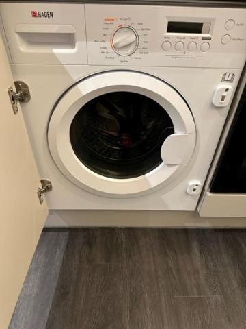 Stunning Flat With Parking Free Near Sutton Station Apartman Cheam Kültér fotó